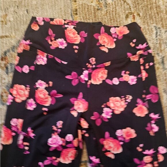 PINK  floral leggins sz M, excellent condition,  26" inseam - Picture 4 of 5